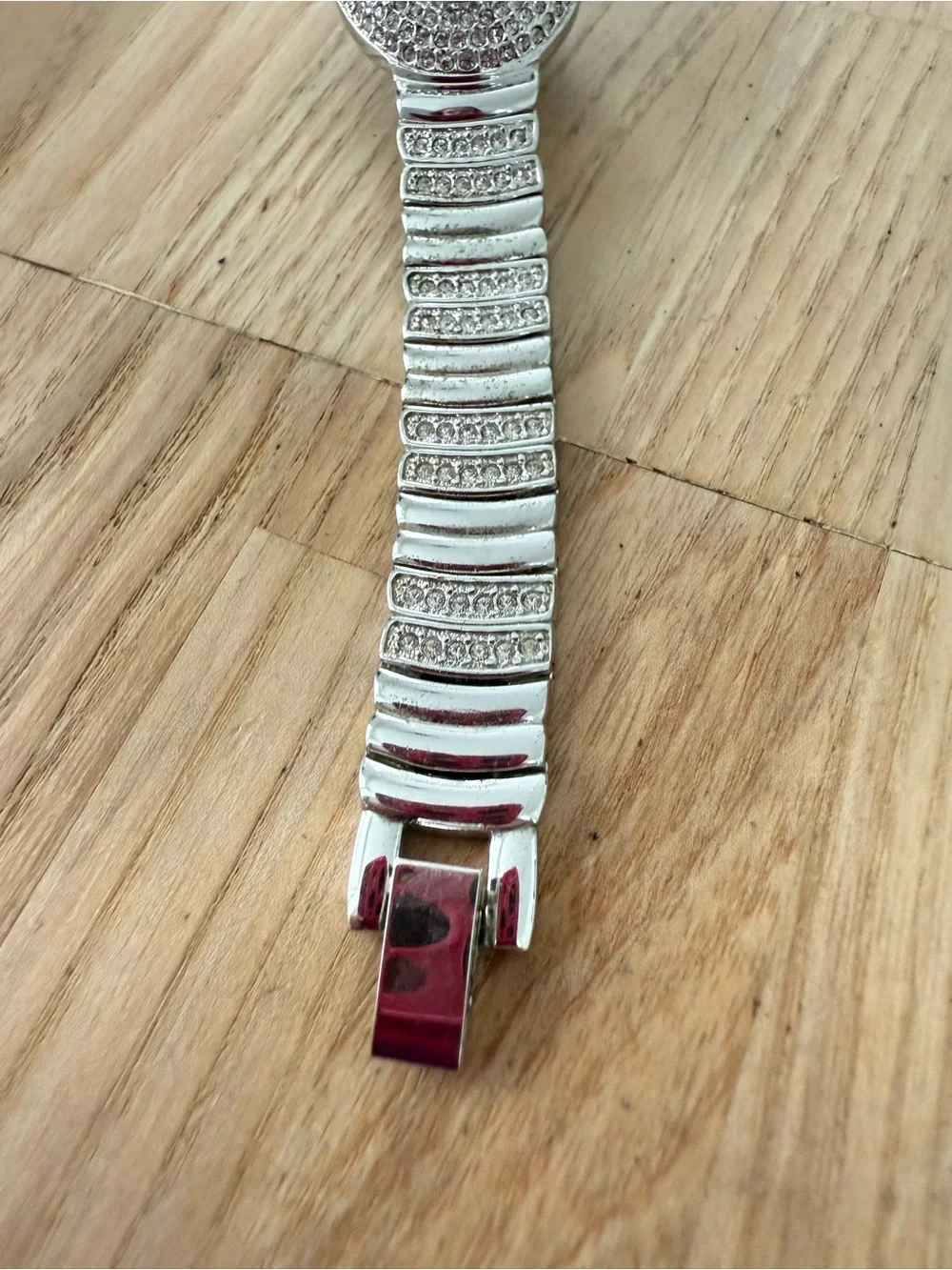 Croton ladies oval silver tone crystal watch NEW BATTERY